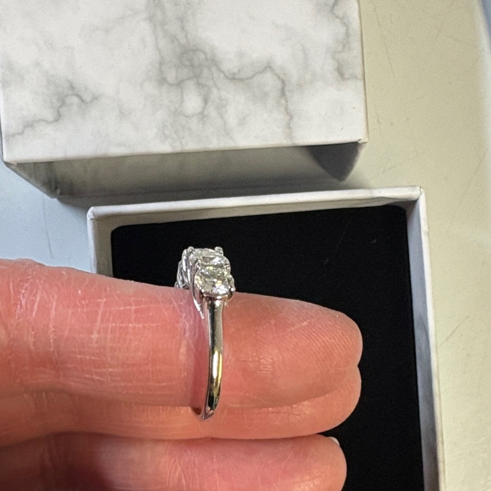 NWOT! 5 moissanite diamond Band - Classic Sterling Silver - Picture 5 of 10